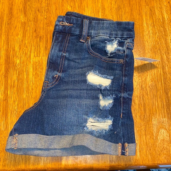 Brand New Aeropostale Distressed Shorts! - Picture 3 of 5